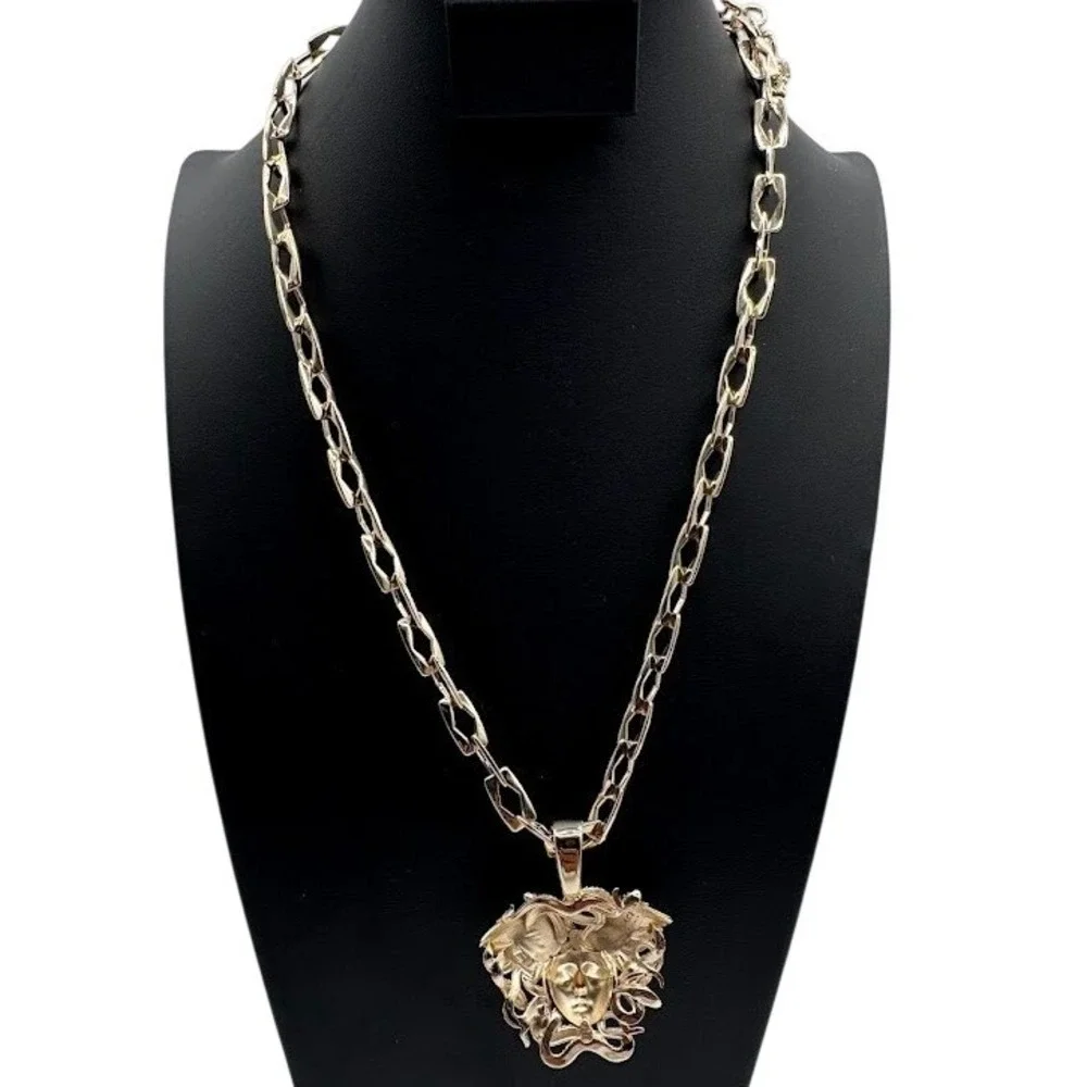 Versace Medusa Head Silver Tone Pendant‎ Necklace Made in Italy Adjustable Chain